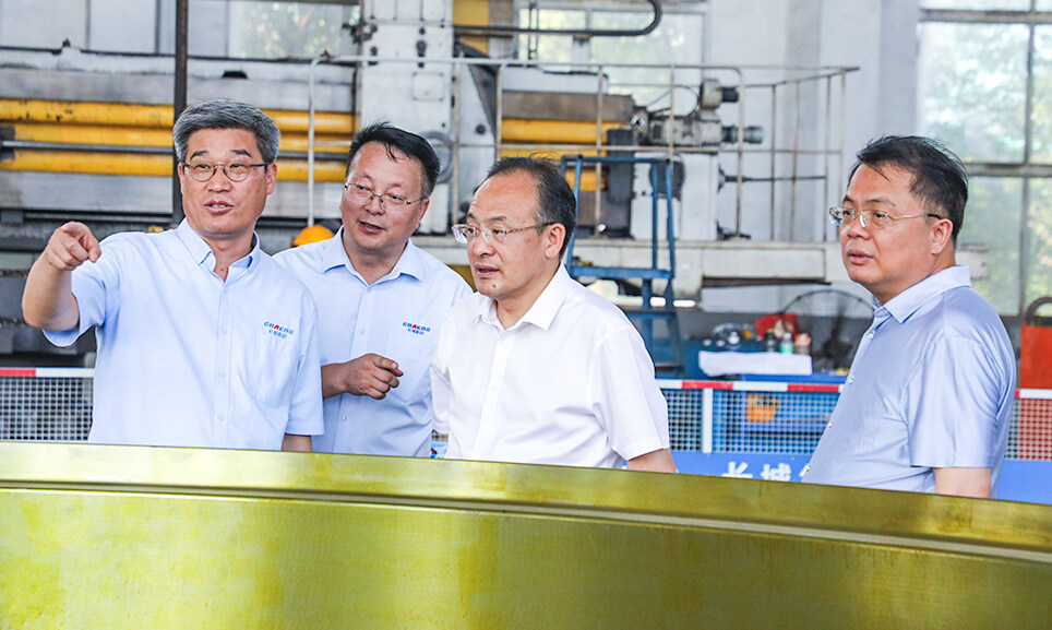 新鄉(xiāng)市市長魏建平蒞臨長城鑄鋼調研高端成套裝備轉型升級項目